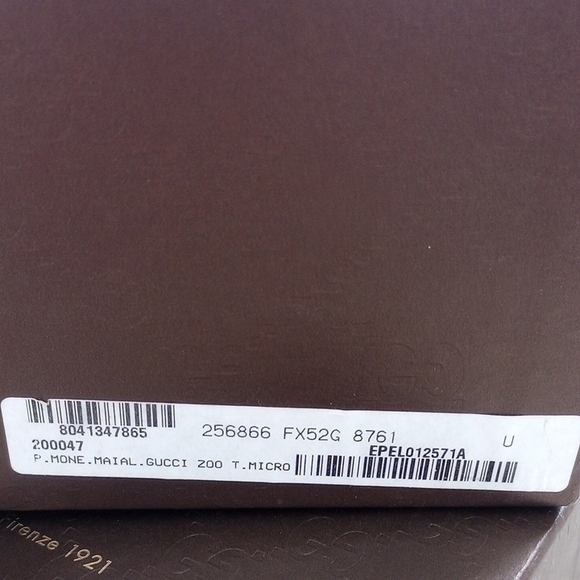 Gucci Beige and Gray Pig-Shaped Coin Pouch - Picture 2 of 7